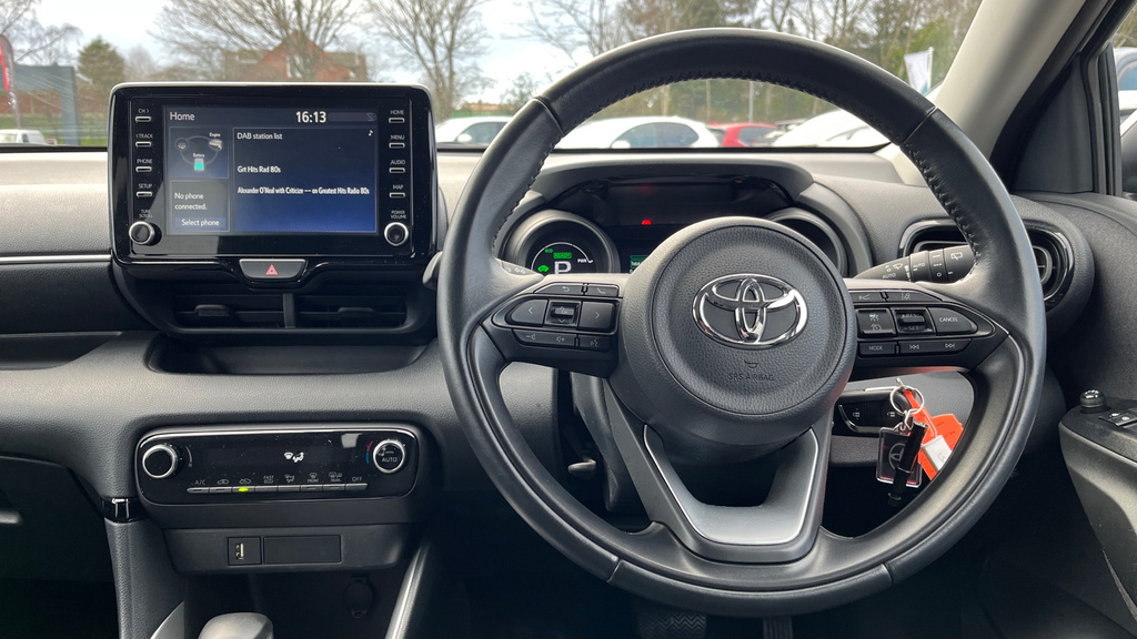Toyota Yaris 1.5 Vvt-h Design E-cvt Eur FE23WWR White #6