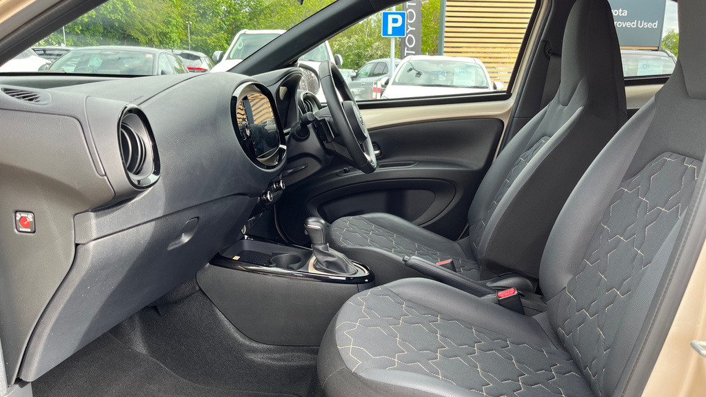 Toyota Aygo X 1.0 Vvt-i Exclusive X-shif FE72TVP Beige #5
