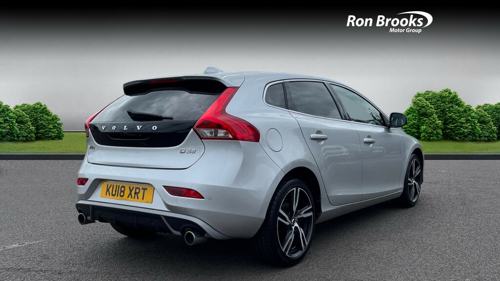 Volvo V40 2.0 D3 R-design Pro E KU18XRT Silver #2