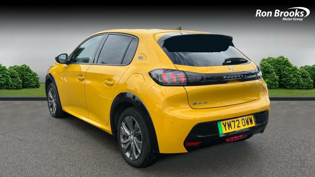 Peugeot e-208 50Kwh Allure Premium Aut YM72OWW Yellow #4