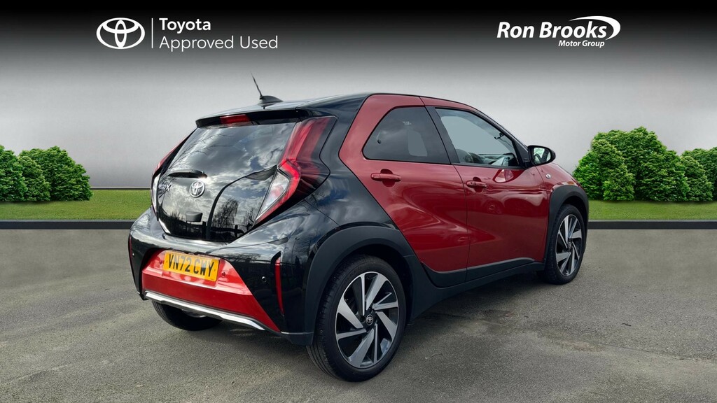 Toyota Aygo X 1.0 Vvt-i Exclusive X-shif VN72CWY Red #2