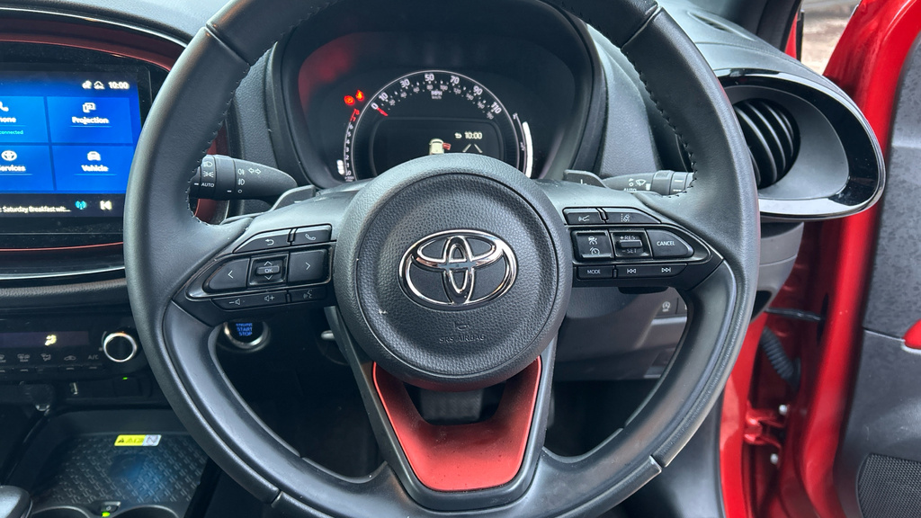Toyota Aygo X 1.0 Vvt-i Exclusive X-shif VN72CWY Red #6
