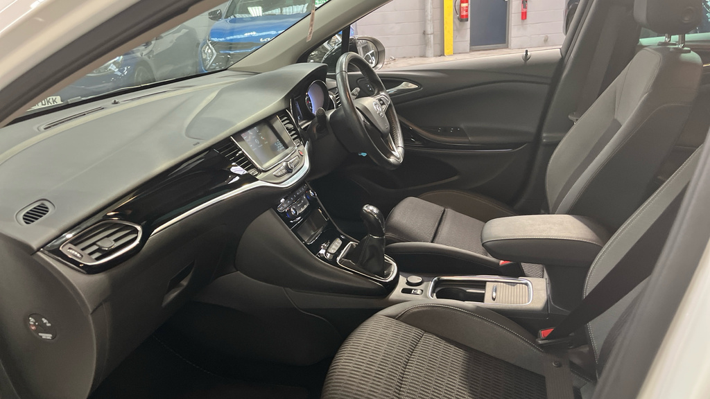 Vauxhall Astra 1.2 Turbo Griffin Edition FA21ENK White #5