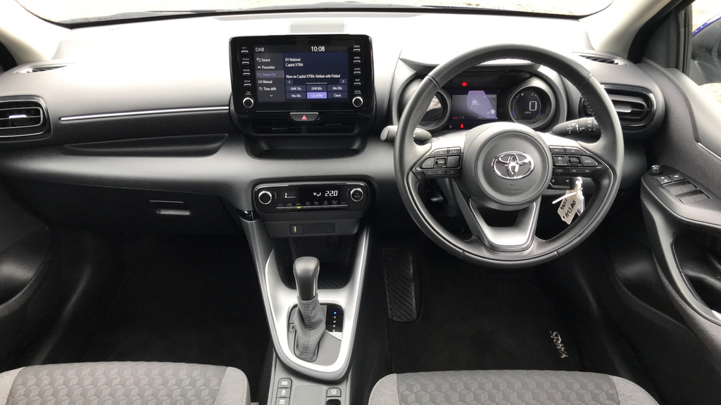 Toyota Yaris 1.5 Vvt-h Design E-cvt Eur FP23RUJ Red #6