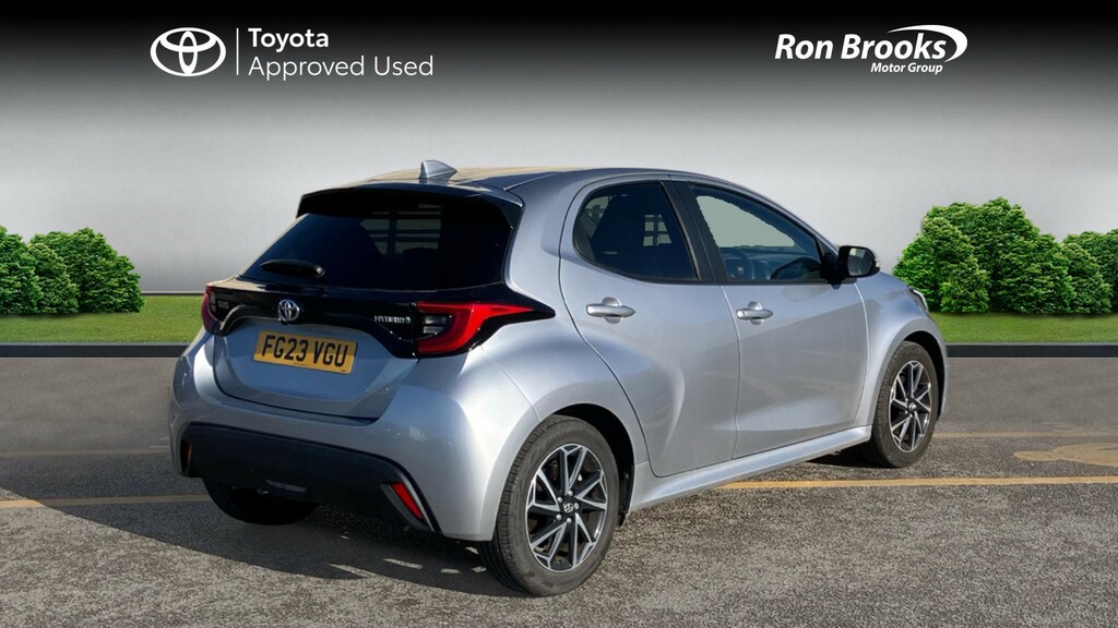 Toyota Yaris 1.5 Vvt-h Design E-cvt Eur FE23XCM White #2