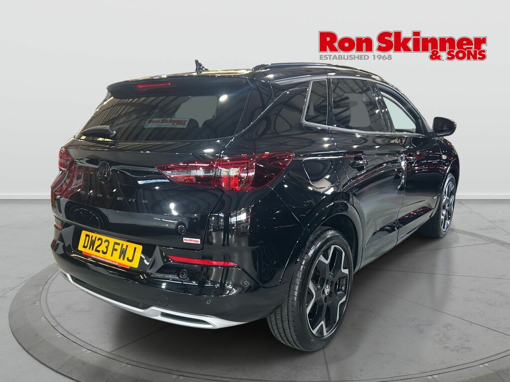 Vauxhall Grandland 1.6 14.2Kwh Ultimate Suv Plug-in Hybrid DW23FWJ Black #2