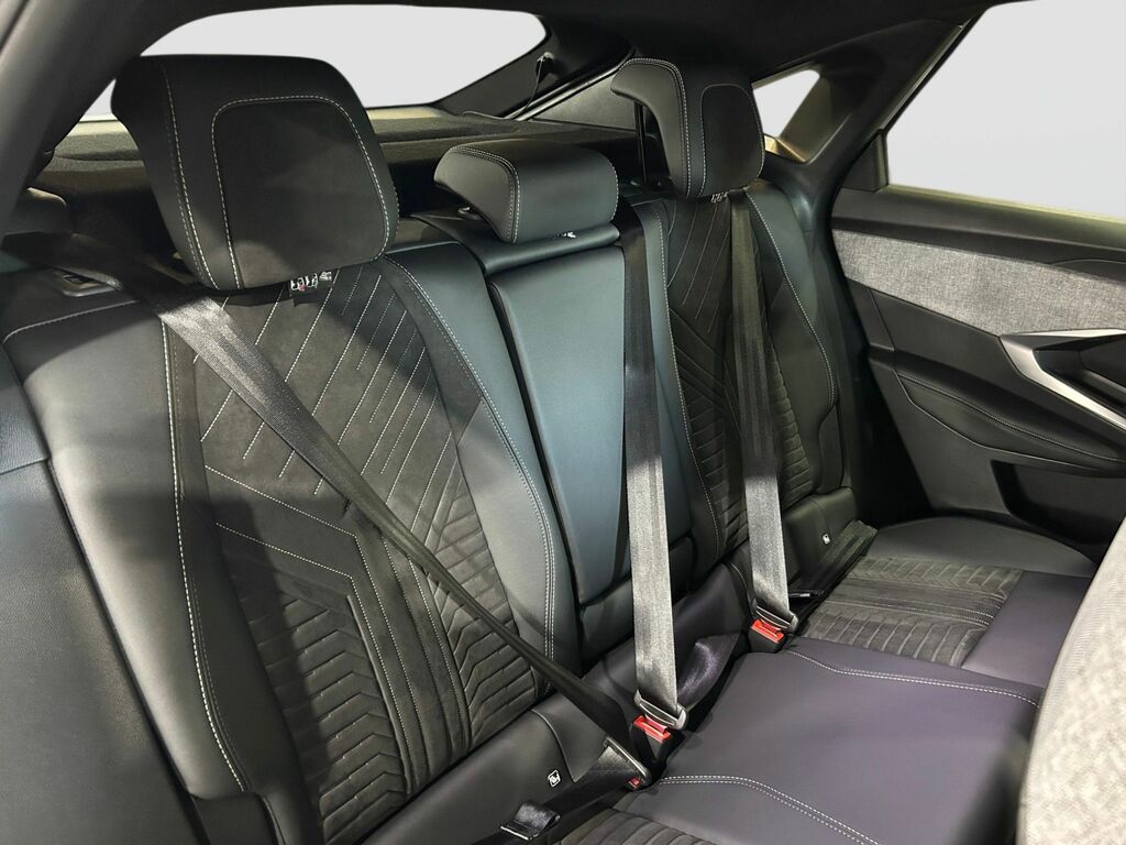 Peugeot 3008 73Kwh Gt Suv 210 Ps WV74EYR White #6