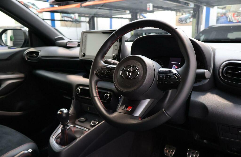 Toyota Yaris 1.6T Gr Circuit Awd Euro 6 EX22LKY Black #2