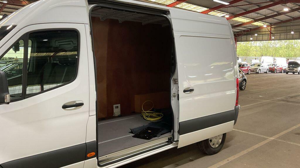 Mercedes-Benz eSprinter 55Kwh Progressive Fwd L2 H2 20Kw Charger White #8
