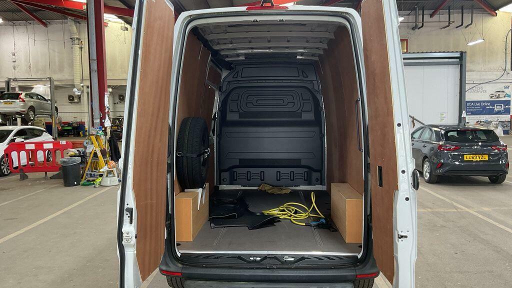 Mercedes-Benz eSprinter 55Kwh Progressive Fwd L2 H2 20Kw Charger White #7