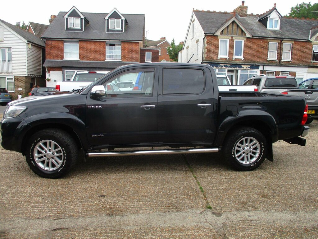 Toyota HILUX 3.0 D-4d Invincible 4Wd Euro 5 Black #2