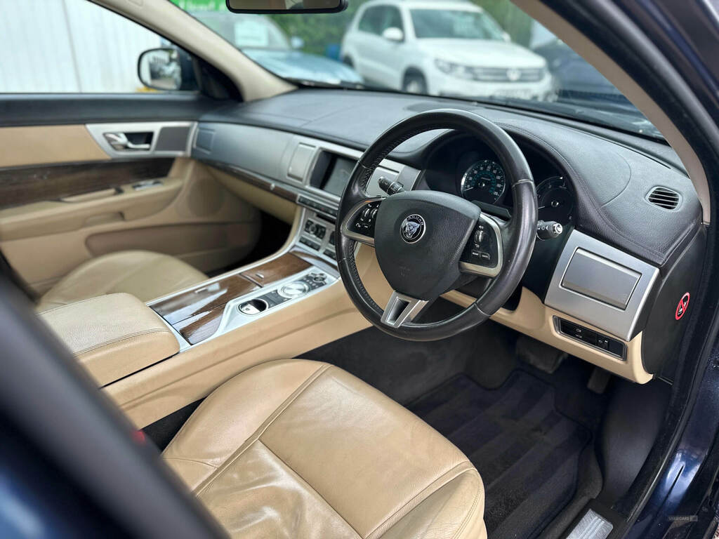 Jaguar XF 2.2D 200 Luxury LJ15UZW Blue #5