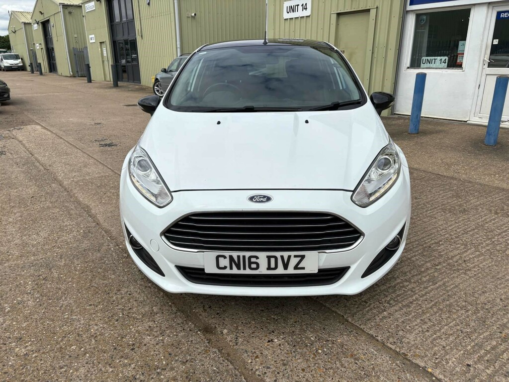 Ford Fiesta 1.25 Zetec White Edition Hatchback E CN16DVZ White #2