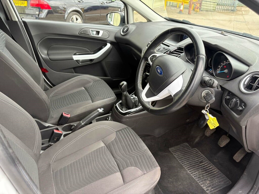 Ford Fiesta 1.25 Zetec White Edition Hatchback E CN16DVZ White #6