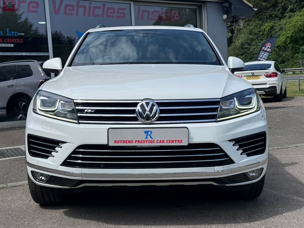 Volkswagen Touareg V6 R-line Tdi Bluemotion Technology WU16VMG White #2