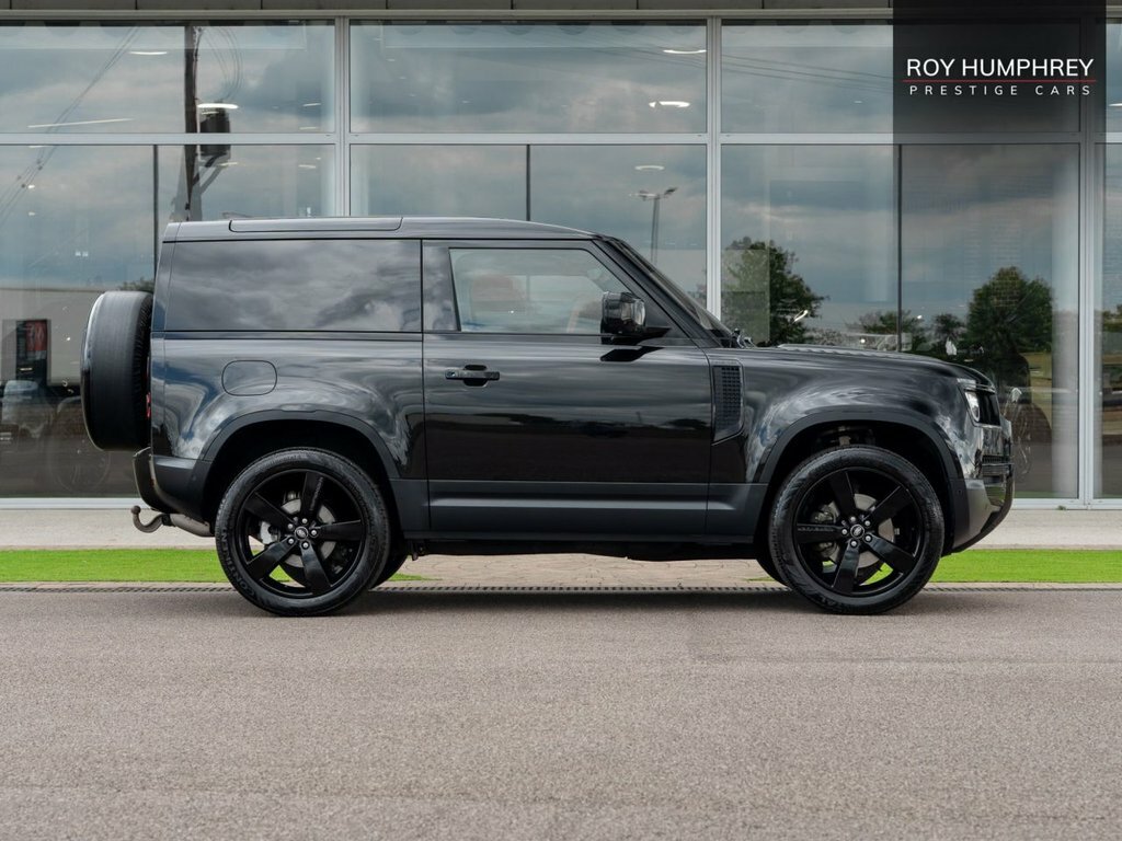 Land Rover Defender 3L Null AE73UMA Black #3