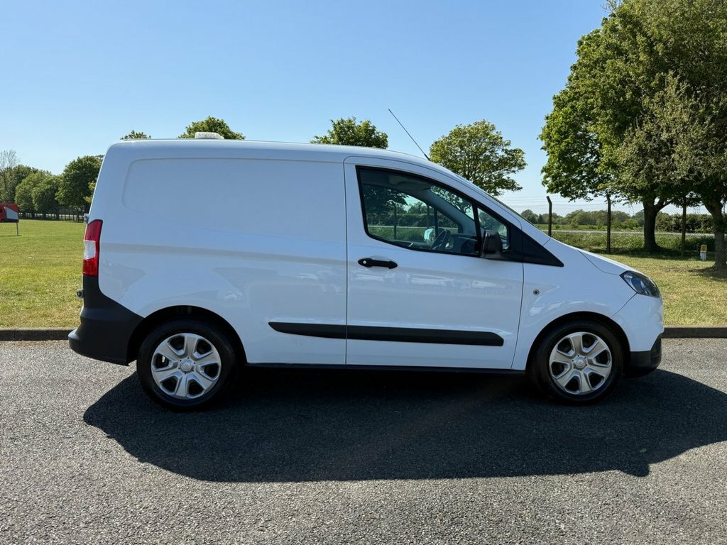 Ford Transit Courier 1.5L Trend CP19OBF White #3