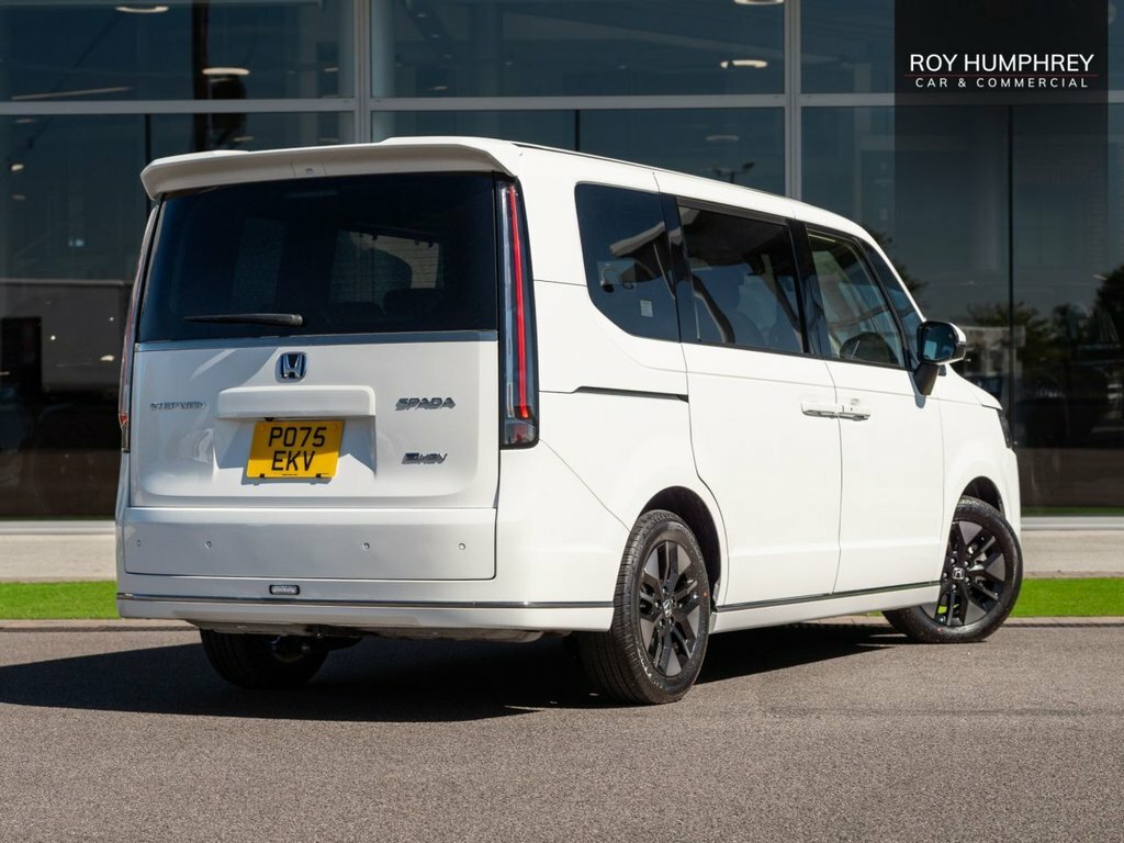 Honda StepWagon Mpv White #2