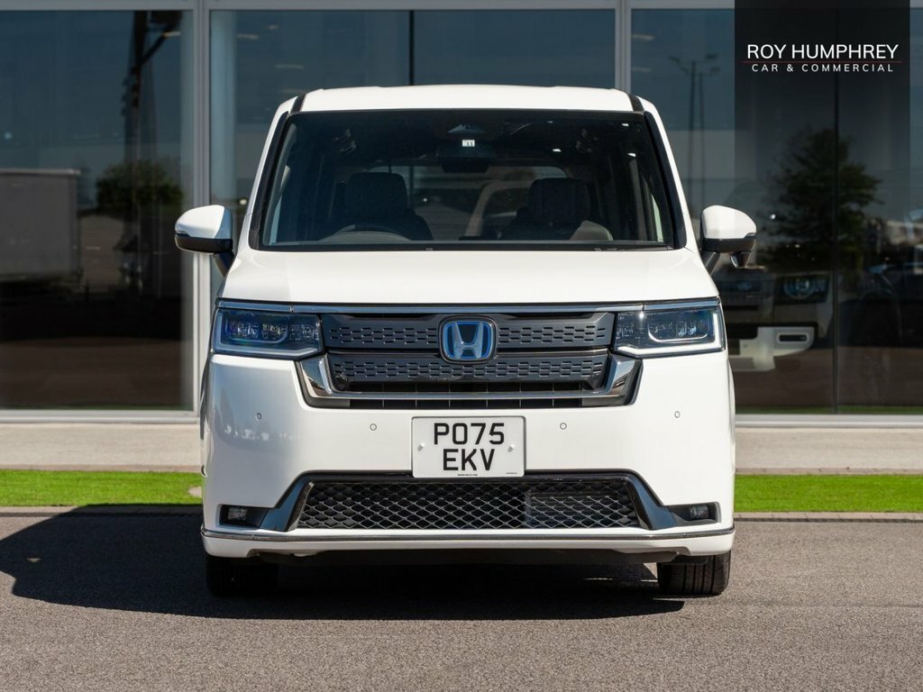 Honda StepWagon Mpv White #4