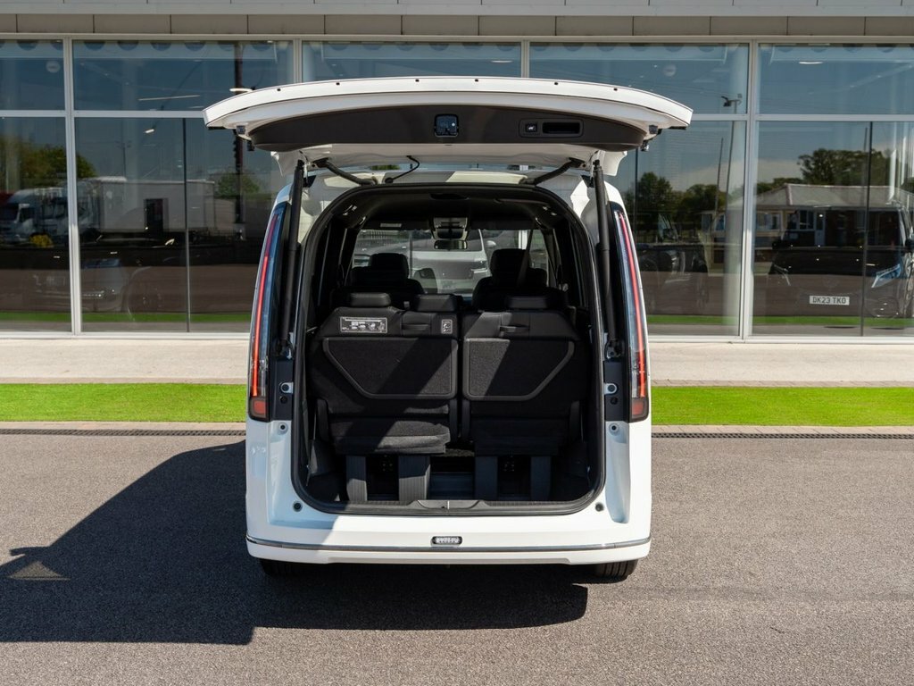 Honda StepWagon Mpv White #6