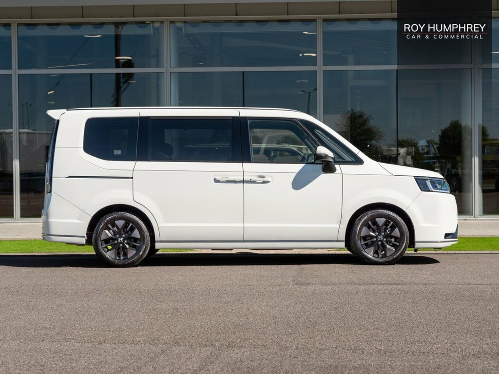 Honda StepWagon Mpv White #3