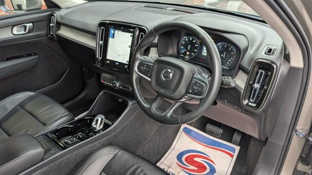 Volvo XC40 1.5 T3 Inscription Suv Euro 6 S S YY22FZM Grey #2