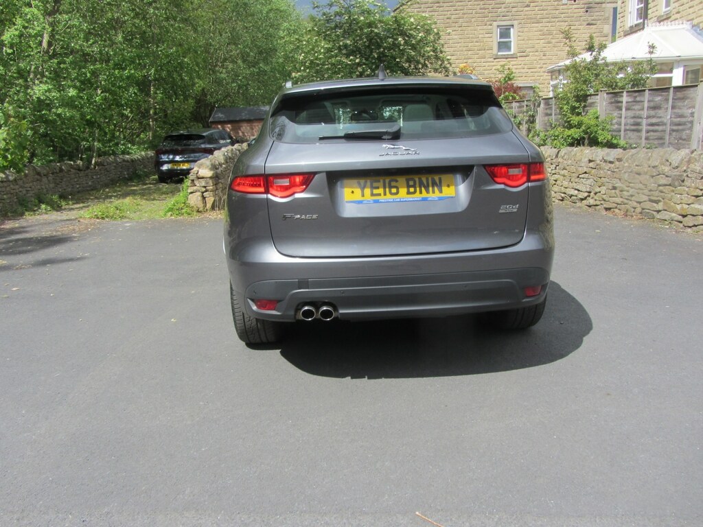 Jaguar F-Pace 2.0D Portfolio Awd YE16BNN Grey #3