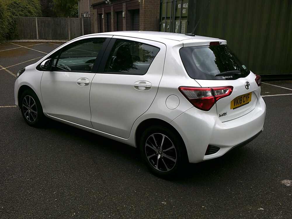Toyota Yaris 1.5 Icon Tech VK18CYF White #4