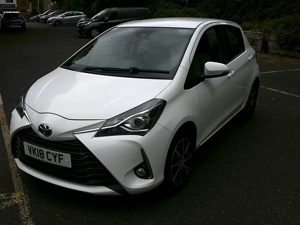Toyota Yaris 1.5 Icon Tech VK18CYF White #3