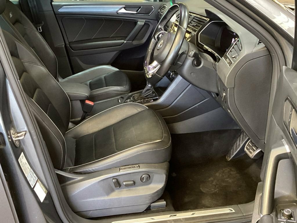Volkswagen Tiguan 2L R-line VN18ZKK Grey #3