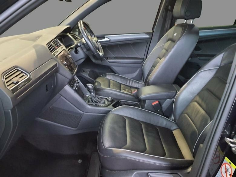 Volkswagen Tiguan 2L R-line Tech LW19FPY Black #3