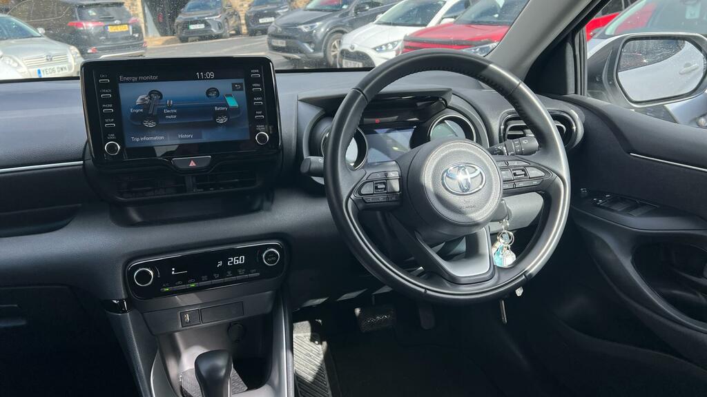Toyota Yaris 1.5 Vvt-h Design E-cvt Euro 6 Ss YB73ZBD White #6