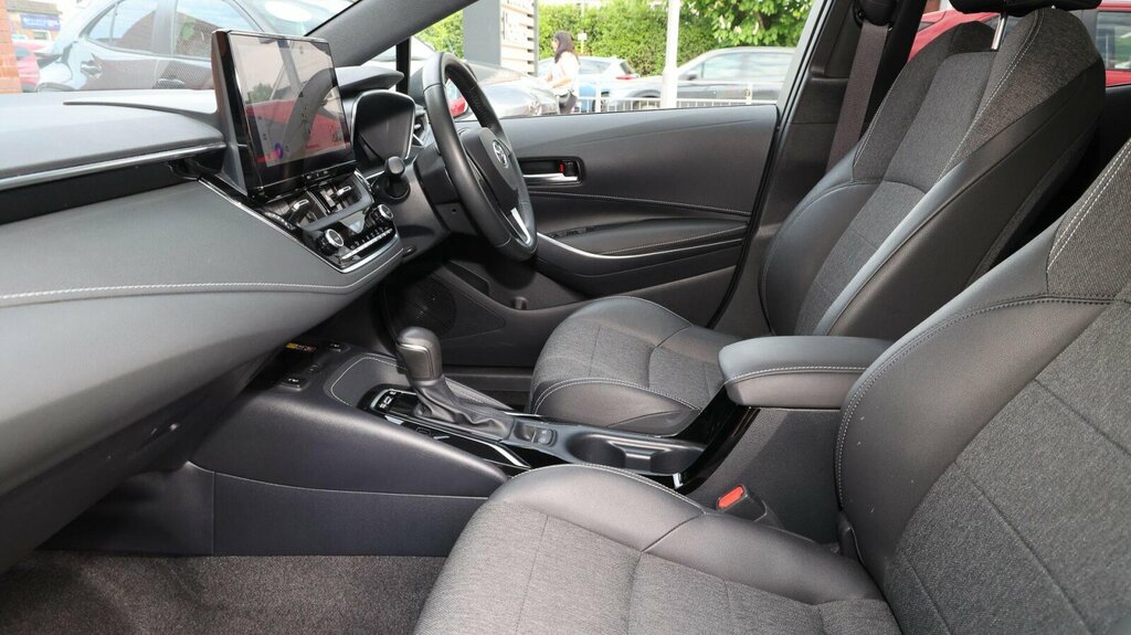 Toyota Corolla 1.8 Vvt-h Design Cvt Euro 6 Ss MM73JUC Silver #5