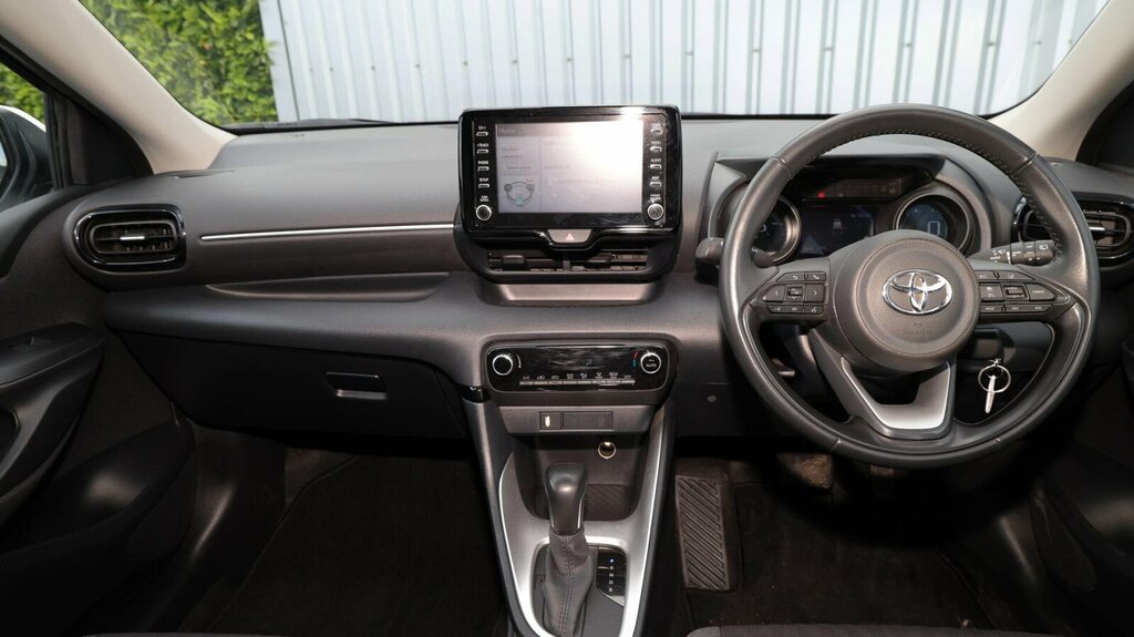 Toyota Yaris 1.5 Vvt-h Design E-cvt Euro 6 Ss MT23FBO White #6