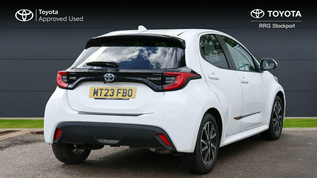 Toyota Yaris 1.5 Vvt-h Design E-cvt Euro 6 Ss MT23FBO White #2