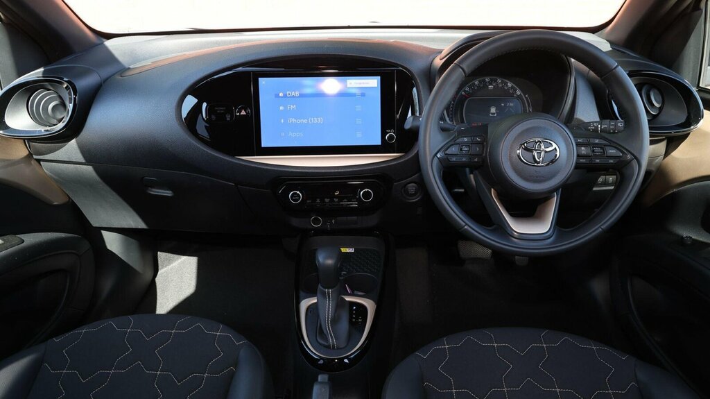 Toyota Aygo X 1.0 Vvt-i Exclusive X-shift Euro 6 Ss DC24GXK Beige #6