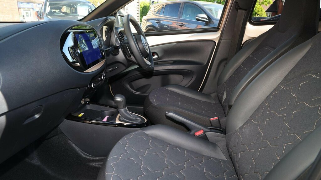 Toyota Aygo X 1.0 Vvt-i Exclusive X-shift Euro 6 Ss DC24GXK Beige #5