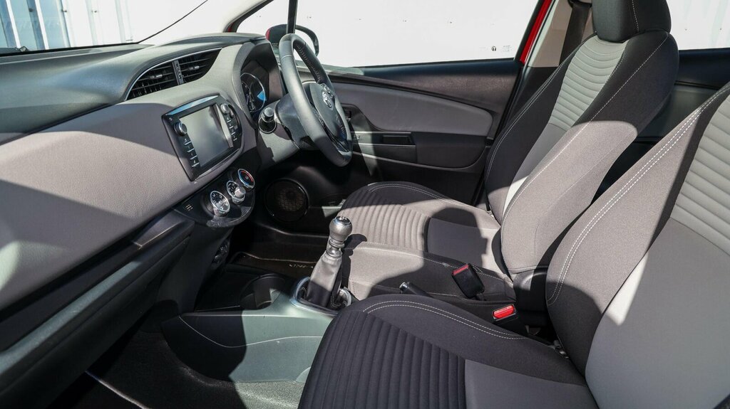 Toyota Yaris 1.5 Vvt-i Icon Euro 6 Red #5