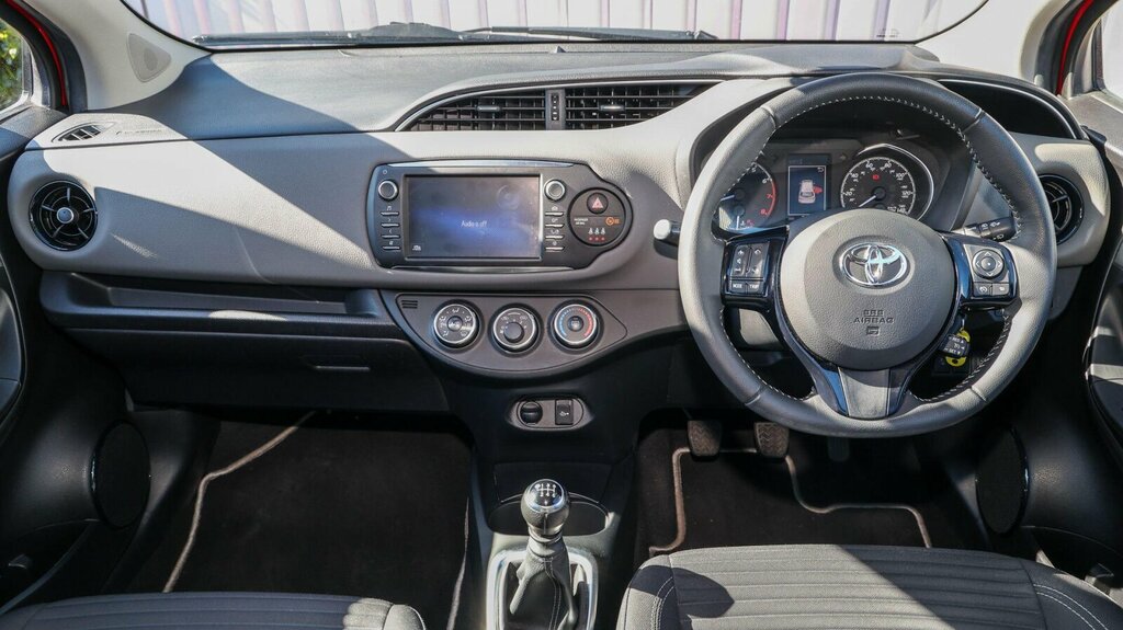 Toyota Yaris 1.5 Vvt-i Icon Euro 6 Red #6