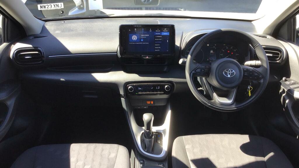 Toyota Yaris 1.5 Vvt-h Icon E-cvt Euro 6 Ss MT75VPN White #6