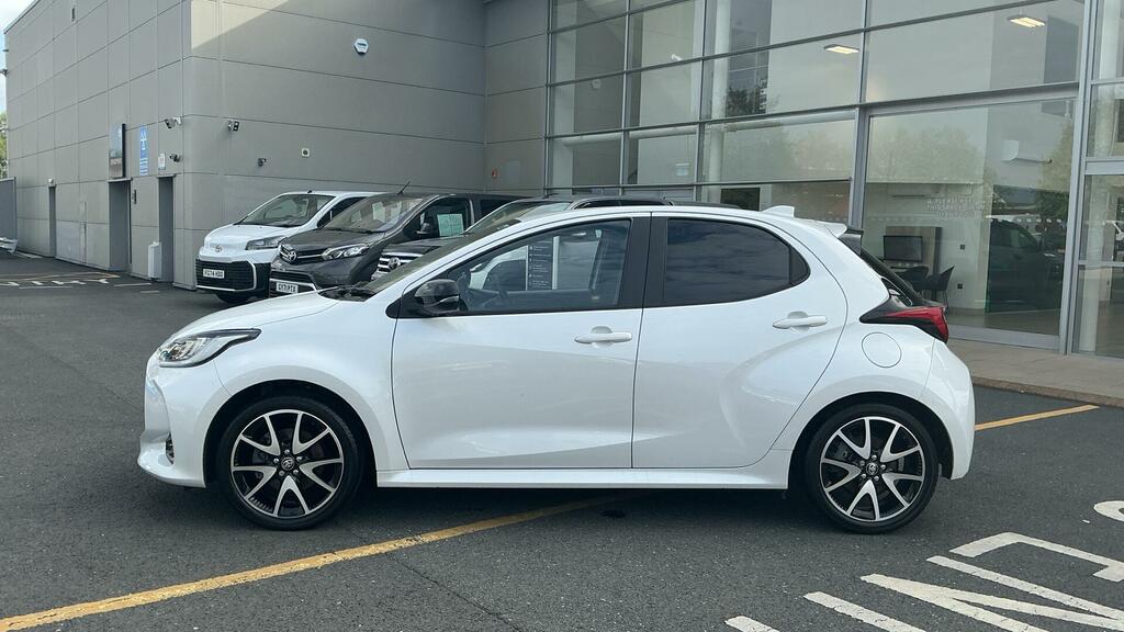 Toyota Yaris 1.5 Vvt-h Dynamic E-cvt Euro 6 Ss FN22VJK White #5