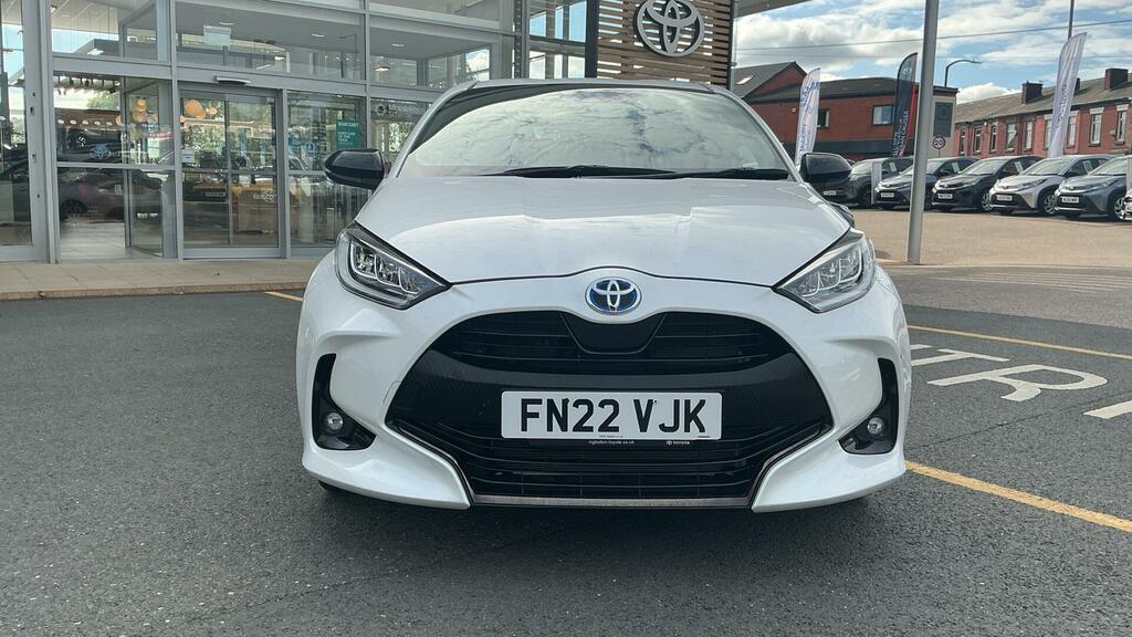 Toyota Yaris 1.5 Vvt-h Dynamic E-cvt Euro 6 Ss FN22VJK White #2