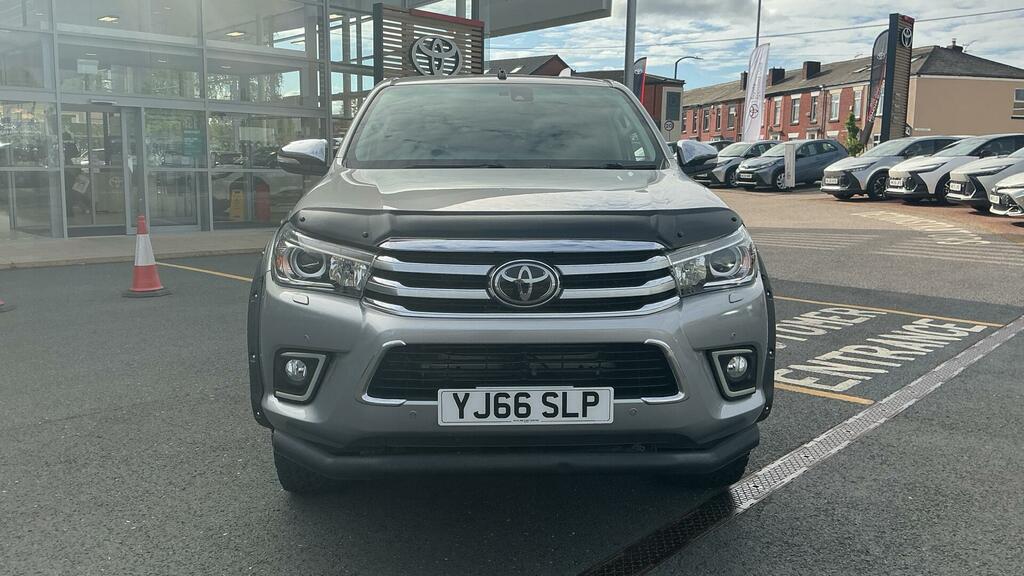 Toyota HILUX 2.4 D-4d Invincible X 4Wd Euro 6 Tss Silver #2