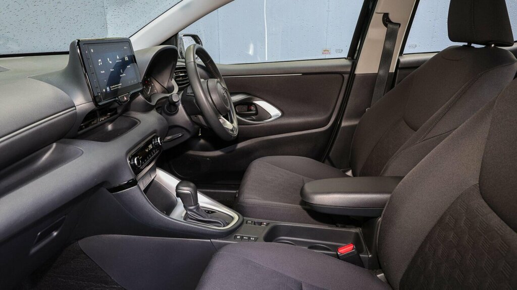 Toyota Yaris 1.5 Vvt-h Icon E-cvt Euro 6 Ss KV74ENY Black #5