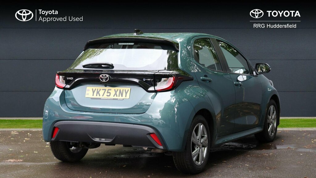 Toyota Yaris 1.5 Vvt-h Icon E-cvt Euro 6 Ss YK75XNY Green #2