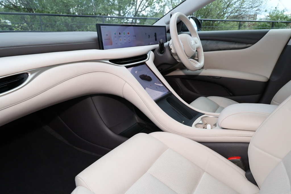 MG IM5 553Kw Performance 100Kwh Grey #2