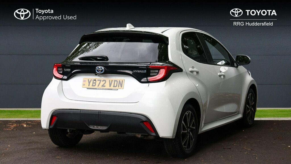 Toyota Yaris 1.5 Vvt-h Design E-cvt Euro 6 Ss YB72VDN White #2