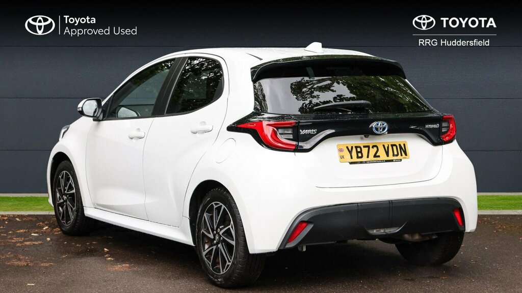Toyota Yaris 1.5 Vvt-h Design E-cvt Euro 6 Ss YB72VDN White #4