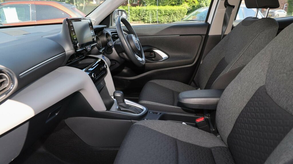 Toyota Yaris Cross 1.5 Vvt-h Icon E-cvt Euro 6 Ss KM22EWT White #5