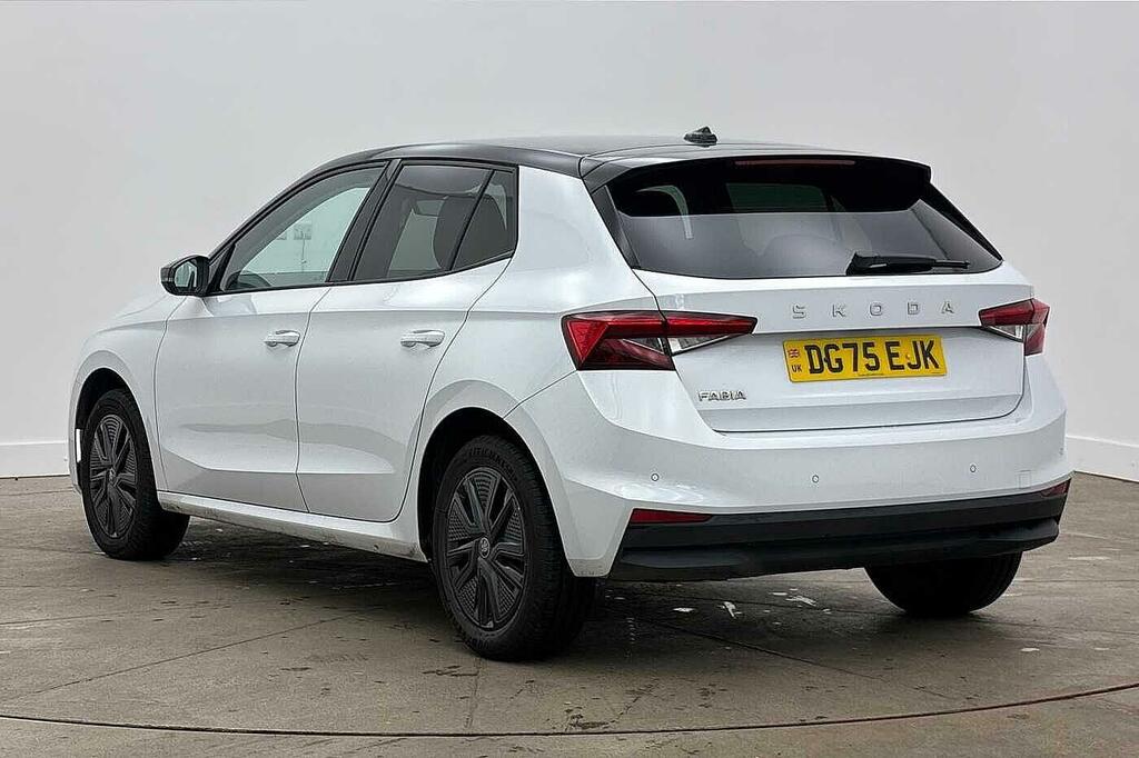 Skoda Fabia 1.0 Mpi 80 Design Edition DG75EJK White #3